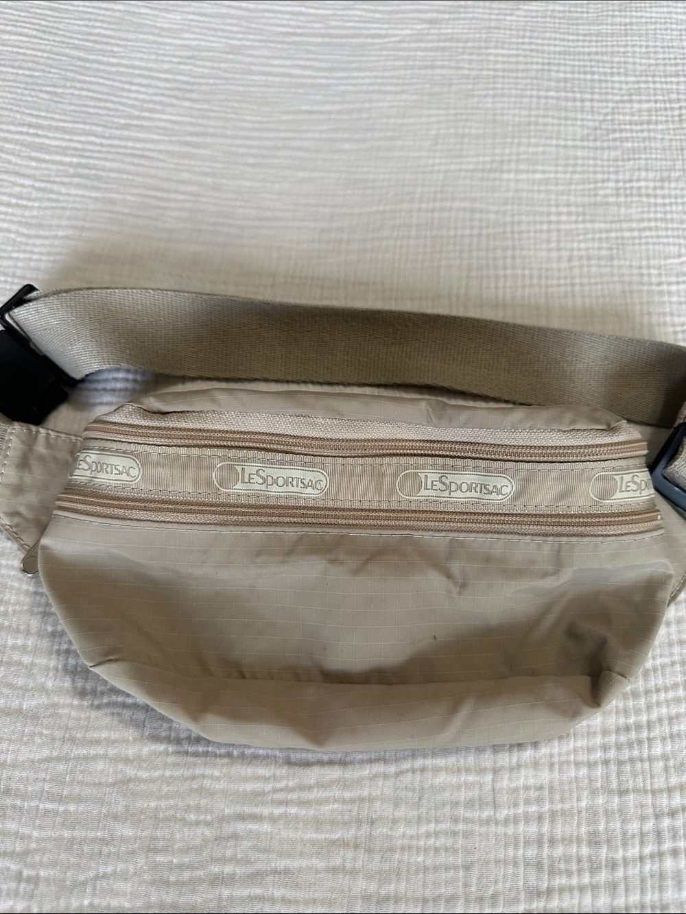 LeSportsac Everyday Belt Bag Double Zippered Pocket Adjustable Khaki Fanny Pack
